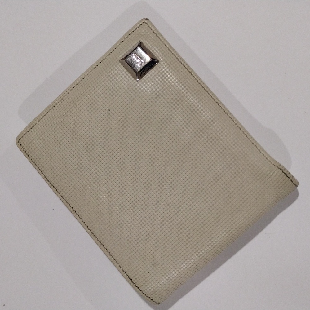 Authentic GUCCI Beige Textured Leather Wallet Silver Hardware w/ Box & Dust Bag - Picture 5 of 17